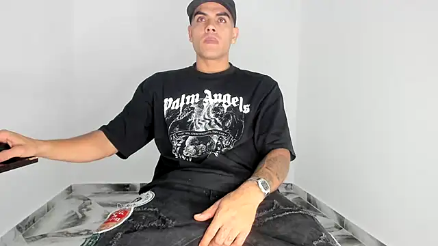 Snapshot of mikee_scooth chatting on 11-29-25, 01:41 mikee scooth online show from 11-29-25, 01:41