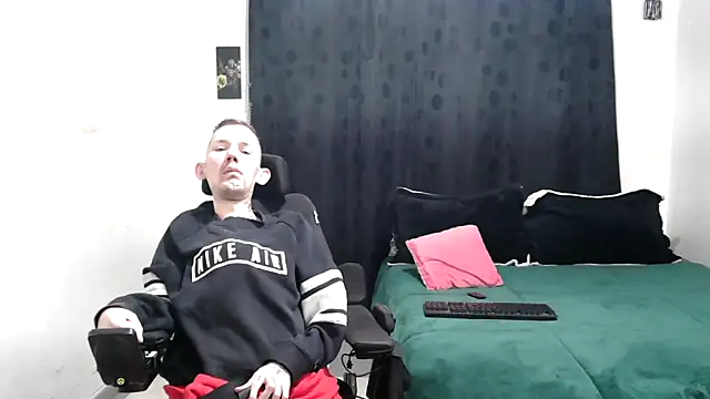 Sophia and Thomas online show from 03-05-25, 09:49