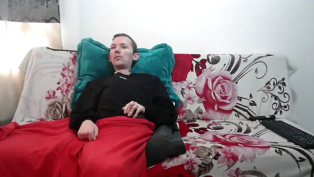 Sophia and Thomas online show from 04-18-26, 03:05