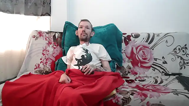Snapshot of Sophia_and_Thomas chatting on 05-11-26, 03:07 Sophia and Thomas online show from 05-11-26, 03:07