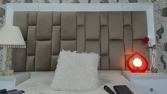 AlizonMoreti online show from 12-30-24, 02:08