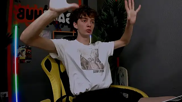 Snapshot of LukeSweet chatting on 12-02-25, 10:42 LukeSweet online show from 12-02-25, 10:42