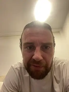 Snapshot of Danjamez1892 chatting on 08-02-26, 11:52 Danjamez1892 online show from 08-02-26, 11:52