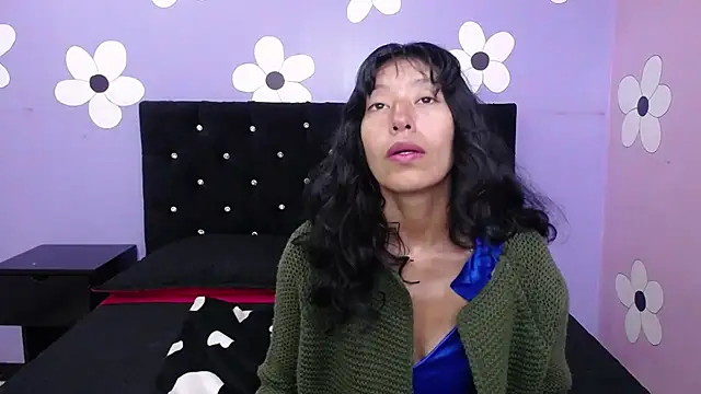 karolinee 66  online show from 02-25-26, 04:00