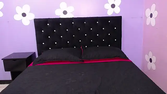 karolinee 66  online show from 02-26-26, 03:49