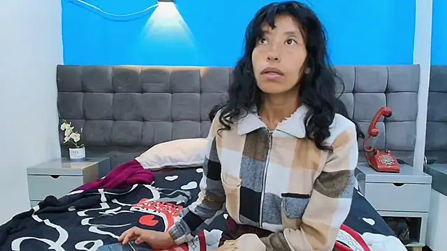 karolinee 66  online show from 03-12-26, 03:45