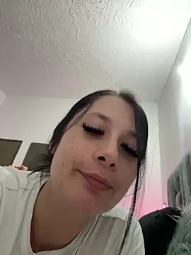 Libia James online show from 03-11-26, 01:22