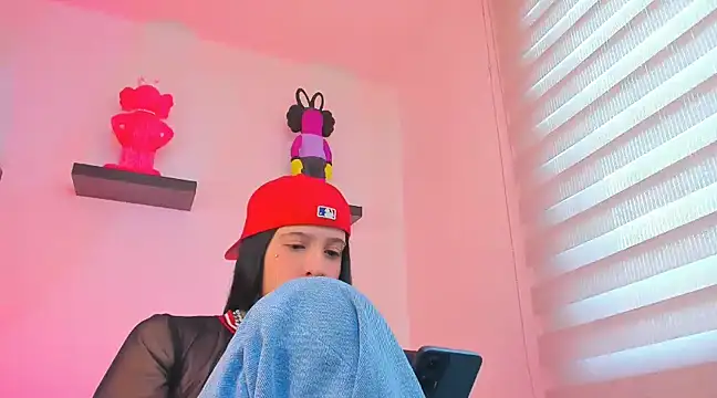 Snapshot of Gangster_Girl chatting on 12-14-24, 01:49 Gangster Girl online show from 12-14-24, 01:49