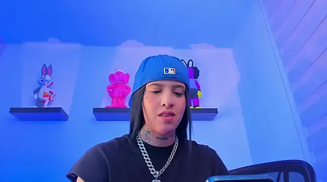 Snapshot of Gangster_Girl chatting on 12-15-24, 12:18 Gangster Girl online show from 12-15-24, 12:18