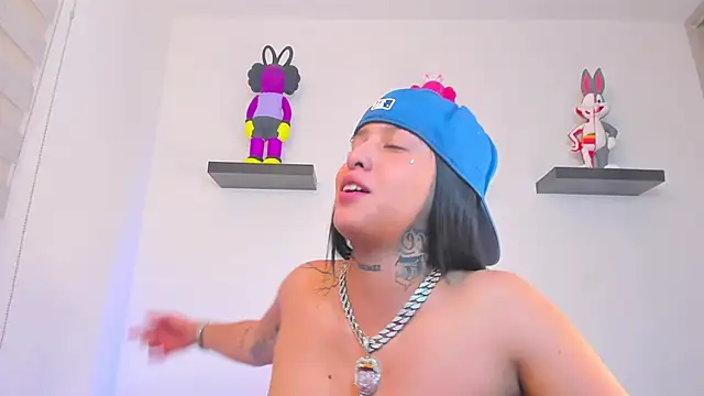 Snapshot of Gangster_Girl chatting on 12-18-24, 01:37 Gangster Girl online show from 12-18-24, 01:37