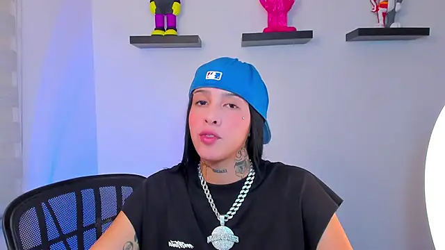 Snapshot of Gangster_Girl chatting on 12-21-24, 10:08 Gangster Girl online show from 12-21-24, 10:08