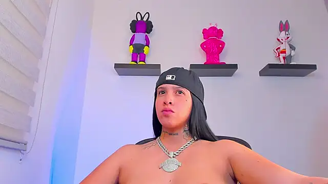 Snapshot of Gangster_Girl chatting on 12-23-24, 12:25 Gangster Girl online show from 12-23-24, 12:25