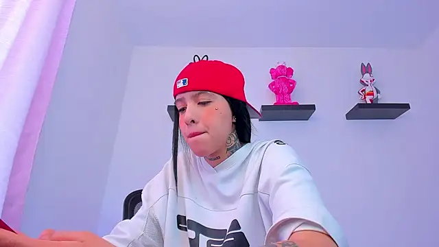 Snapshot of Gangster_Girl chatting on 02-05-25, 04:58 Gangster Girl online show from 02-05-25, 04:58