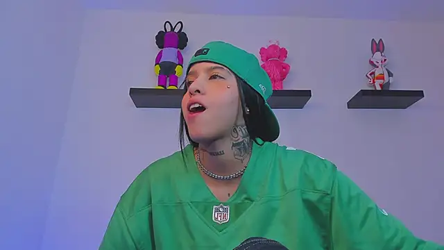 Snapshot of Gangster_Girl chatting on 02-18-25, 02:27 Gangster Girl online show from 02-18-25, 02:27