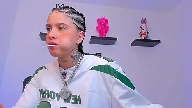 Snapshot of Gangster_Girl chatting on 02-21-25, 01:55 Gangster Girl online show from 02-21-25, 01:55