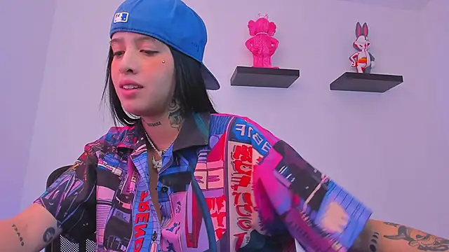 Snapshot of Gangster_Girl chatting on 03-16-25, 07:06 Gangster Girl online show from 03-16-25, 07:06