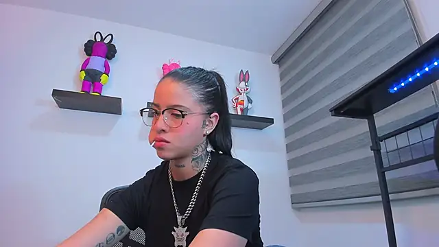 Snapshot of Gangster_Girl chatting on 11-28-25, 03:42 Gangster Girl online show from 11-28-25, 03:42