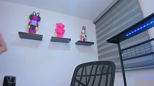 Snapshot of Gangster_Girl chatting on 12-21-25, 04:52 Gangster Girl online show from 12-21-25, 04:52