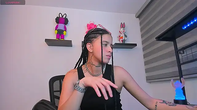 Snapshot of Gangster_Girl chatting on 01-14-26, 04:07 Gangster Girl online show from 01-14-26, 04:07