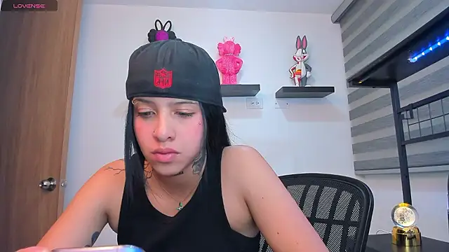 Snapshot of Gangster_Girl chatting on 02-10-26, 03:10 Gangster Girl online show from 02-10-26, 03:10