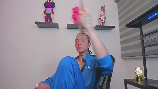 Gangster Girl online show from 06-12-26, 04:44