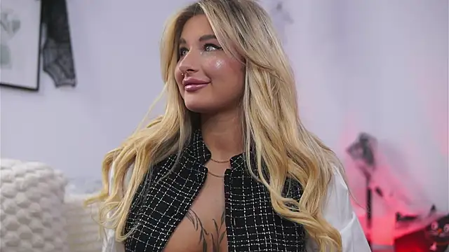 AvaShayy online show from 10-21-25, 09:37