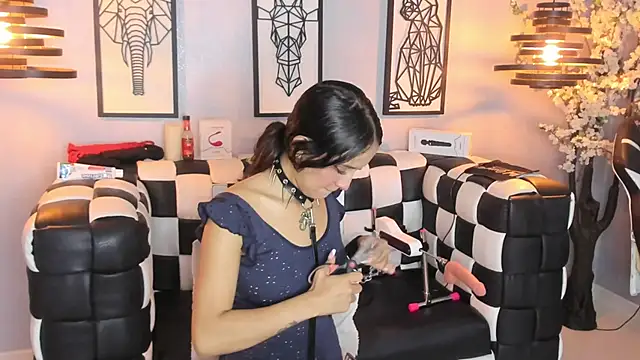 SARAFOXX  online show from 01-04-25, 05:37