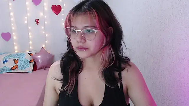 Snapshot of mixie_cute chatting on 02-16-25, 05:04 mixie cute online show from 02-16-25, 05:04