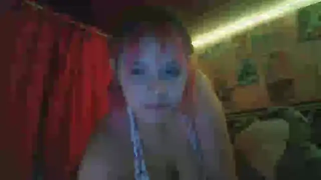 Snapshot of mixie_cute chatting on 03-19-25, 04:36 mixie cute online show from 03-19-25, 04:36