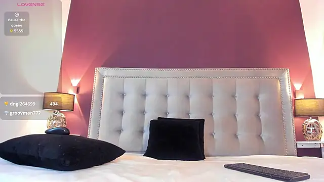 IssyRosse online show from 12-20-25, 01:51