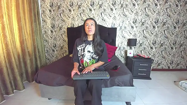 EmiGomez  online show from 12-05-25, 12:58