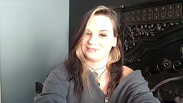 Snapshot of CherryWilde chatting on 01-06-26, 04:43 CherryWilde online show from 01-06-26, 04:43