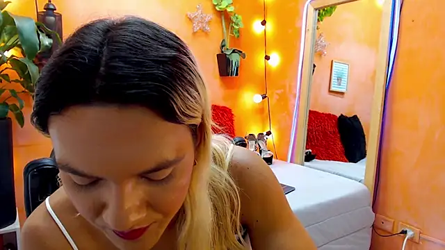 aslyhernandez 7 online show from 12-30-24, 08:36