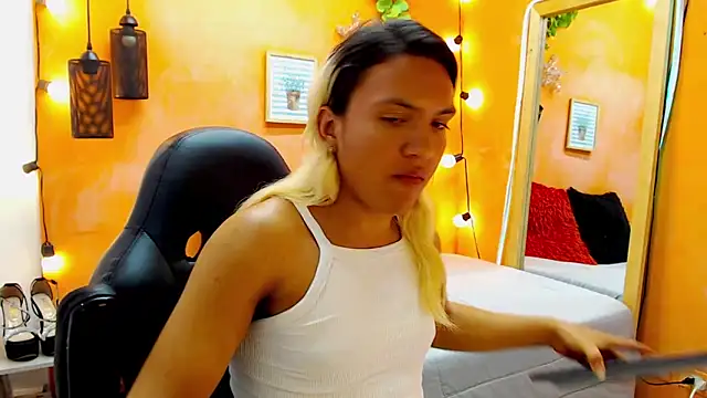 aslyhernandez 7 online show from 01-02-25, 08:46