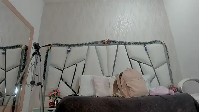 Victoriaa millers online show from 11-23-25, 07:02