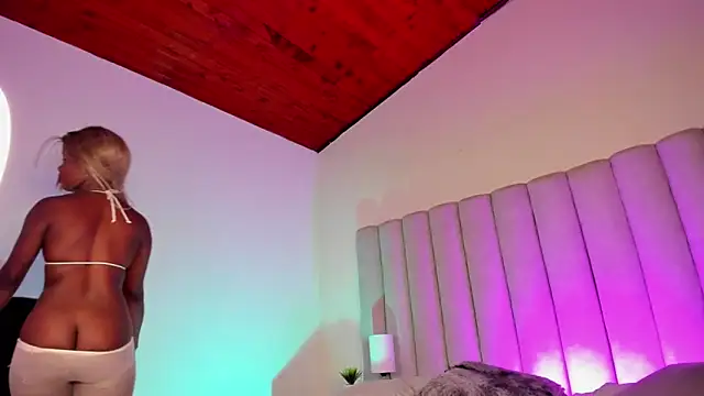 Snapshot of briannajackson_ chatting on 03-11-25, 03:12 briannajackson  online show from 03-11-25, 03:12