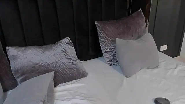 Snapshot of ellen_gracee chatting on 06-14-26, 04:58 ellen gracee online show from 06-14-26, 04:58