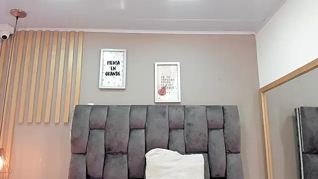 mariaa fernanda online show from 11-30-25, 04:05