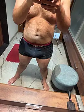 Snapshot of versatile_guy01 chatting on 02-05-26, 03:11 versatile guy01 online show from 02-05-26, 03:11