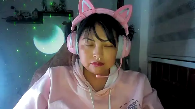 Shaddycute  online show from 04-15-26, 03:35