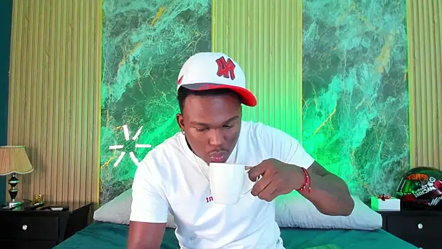 Snapshot of Troykhalil chatting on 09-21-25, 05:42 Troykhalil online show from 09-21-25, 05:42