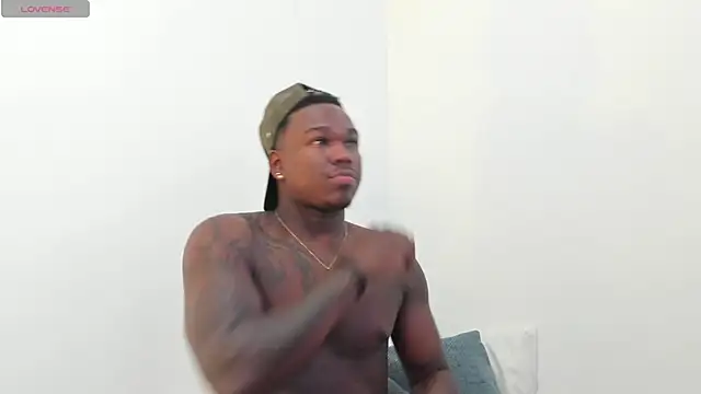 Snapshot of Troykhalil chatting on 11-12-25, 09:03 Troykhalil online show from 11-12-25, 09:03