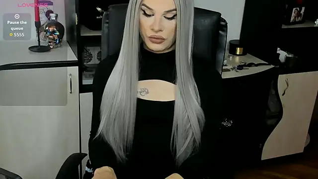 EvelynLexy online show from 05-18-26, 04:57