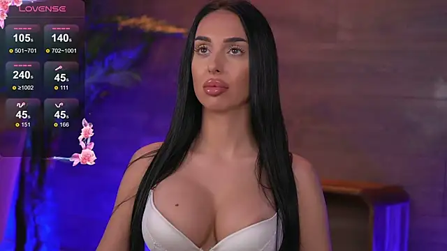 KairaAndrews online show from 10-26-25, 07:20