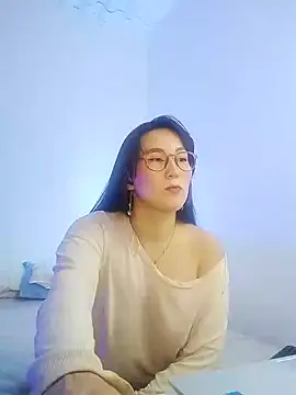 Elle Lee  online show from 12-05-24, 10:45