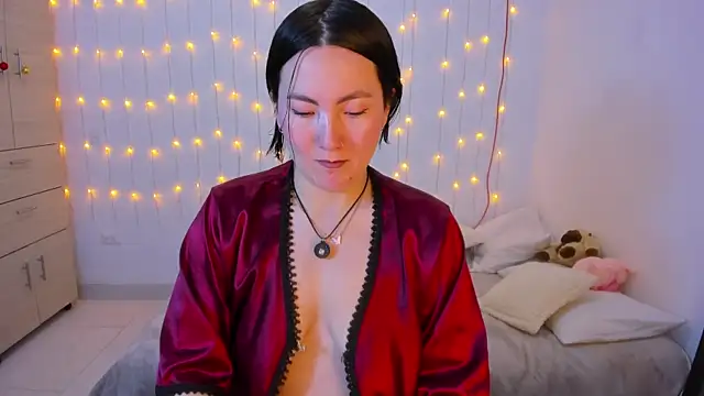 Elle Lee  online show from 12-16-25, 03:17