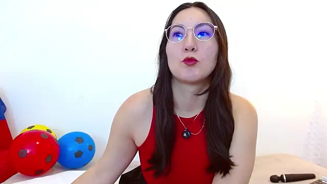 Elle Lee  online show from 06-18-26, 03:16