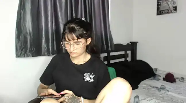 Snapshot of saritapretyy chatting on 01-27-25, 09:33 saritapretyy online show from 01-27-25, 09:33