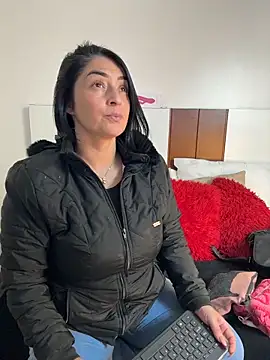 karenlennox1 online show from 05-01-26, 02:49