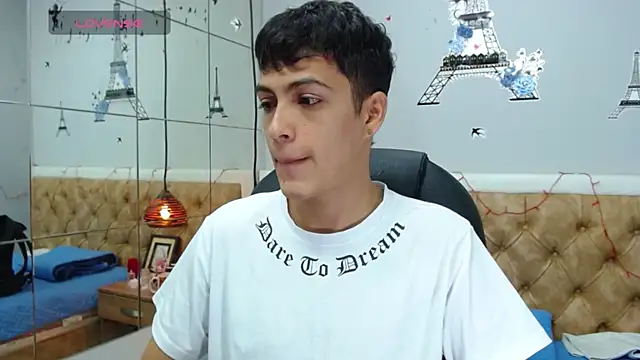 Snapshot of SkinnyBoy_ chatting on 01-14-25, 12:35 SkinnyBoy online show from 01-14-25, 12:35
